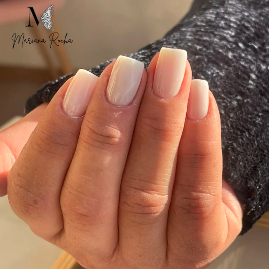 Unhas quadradas milky white